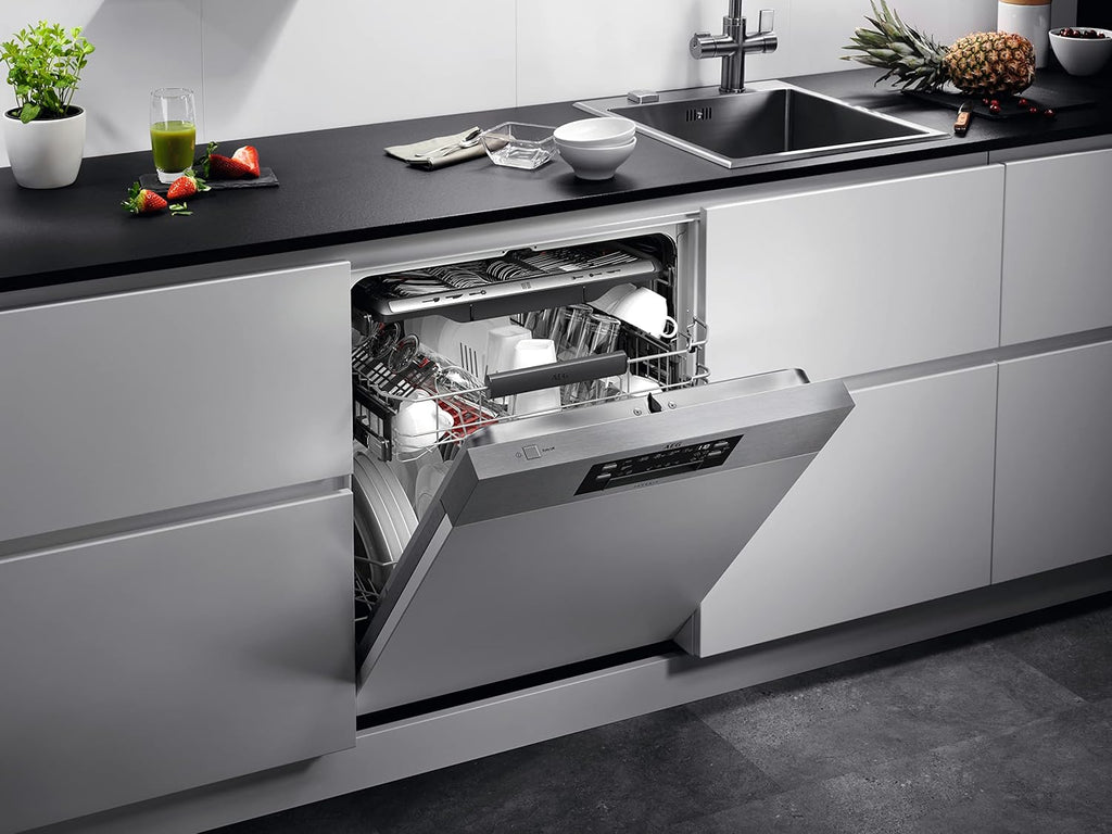 AEG Vollintegrierter Geschirrspüler 60cm, Spülmaschine Serie 7000: mit Glasschutz, Energieklasse A, Besteckschublade, personalisierte Zeit-Steuerung, leise 41dB, ComfortRails, Wasserstopp, FSE7676AP