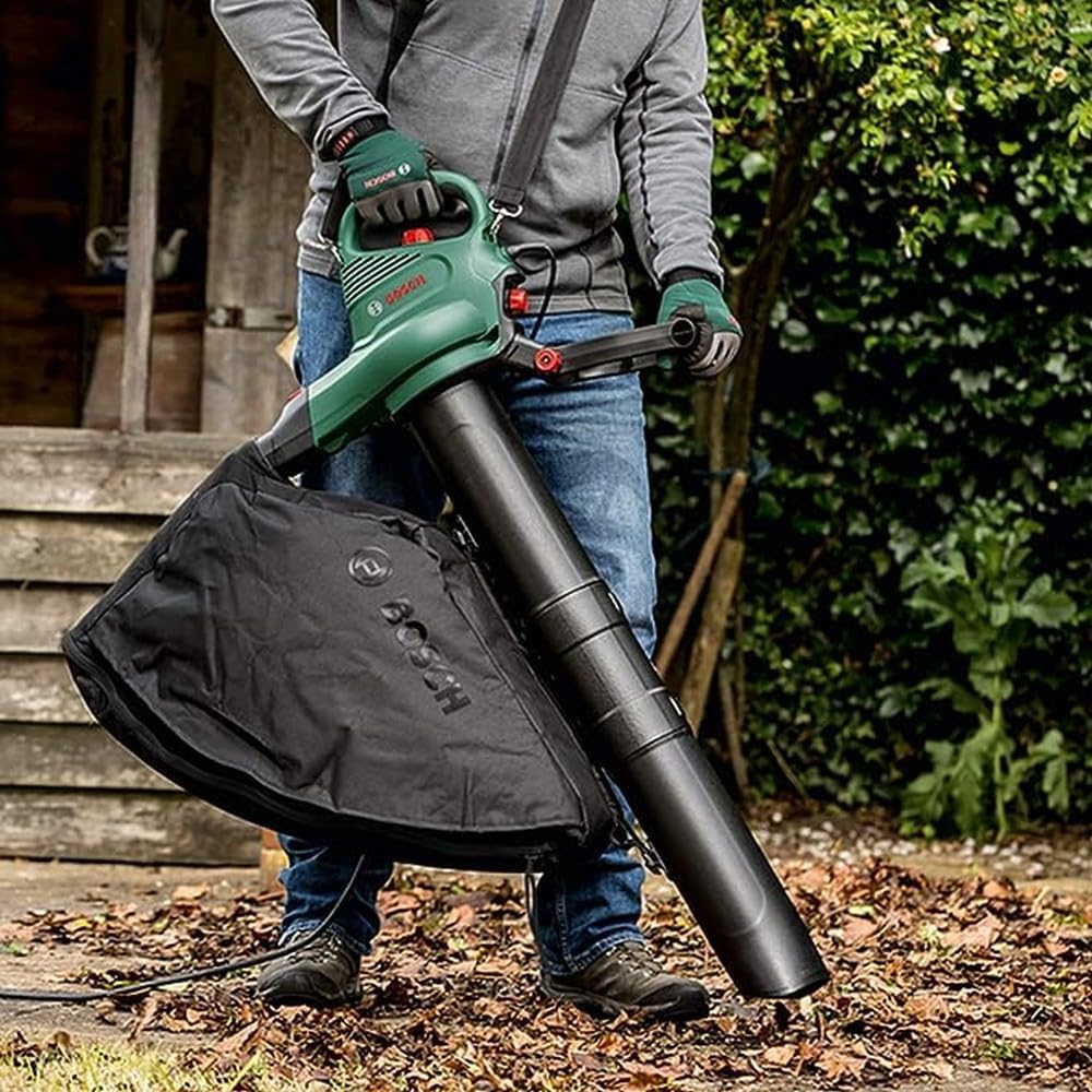 Bosch elektrischer Laubsauger/Laubblser UniversalGardenTidy 3000 (3000 W, Fangsack 50 l, stufenlose Drehzahleinstellung, zum Blasen, Saugen und Hckseln von Laub, in Kartonverpackung)